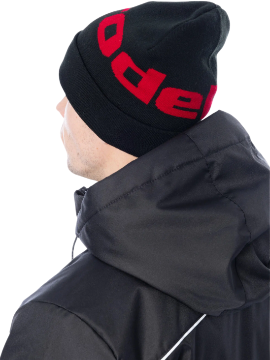Шапка Brodeks Regular KM 135, черный/красный